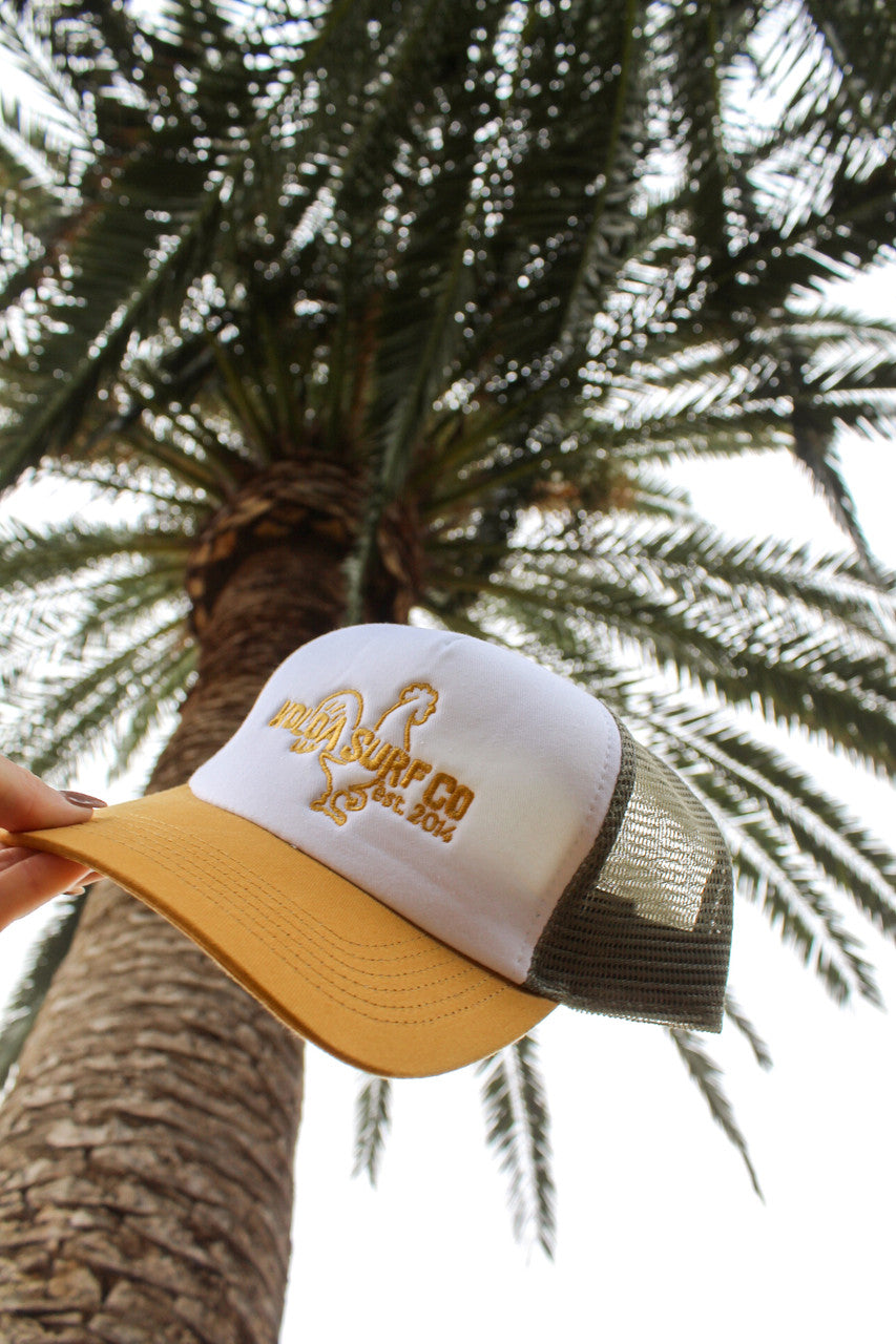 Dominican Republic Gold Badge Rooster Tuna Trucker Hat – Adjustable Snapback Cap With PU Leather Front, One Size